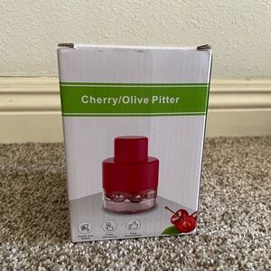 Red Cherry/Olive Pitter